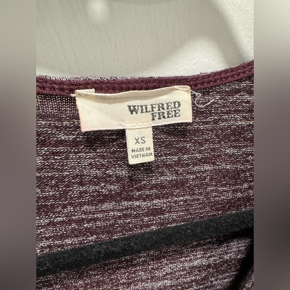 Wilfred Free Long Sleeved Crop Top V Neck - Picture 4 of 4